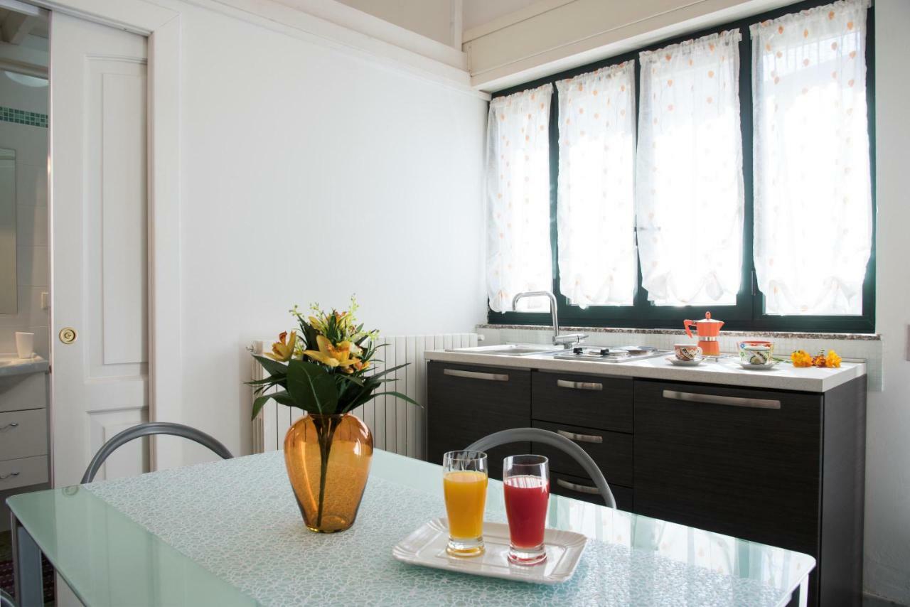 Le Tre Rose Di Gio Hotel Casamassella Ngoại thất bức ảnh